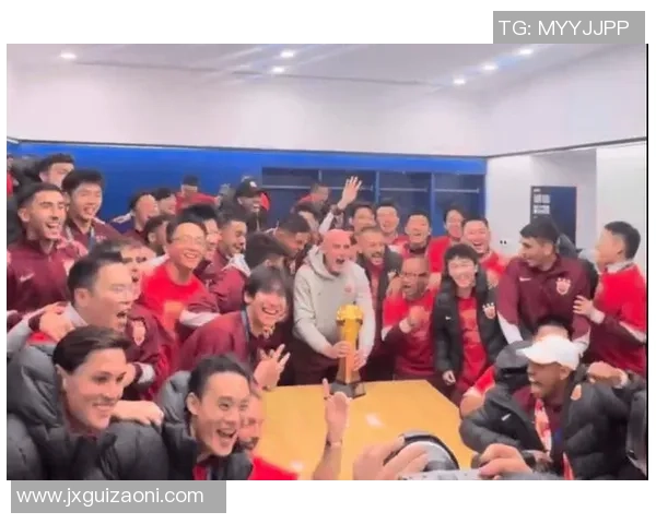 足球巨星进球后载歌载舞欢庆瞬间引爆全场激情热潮